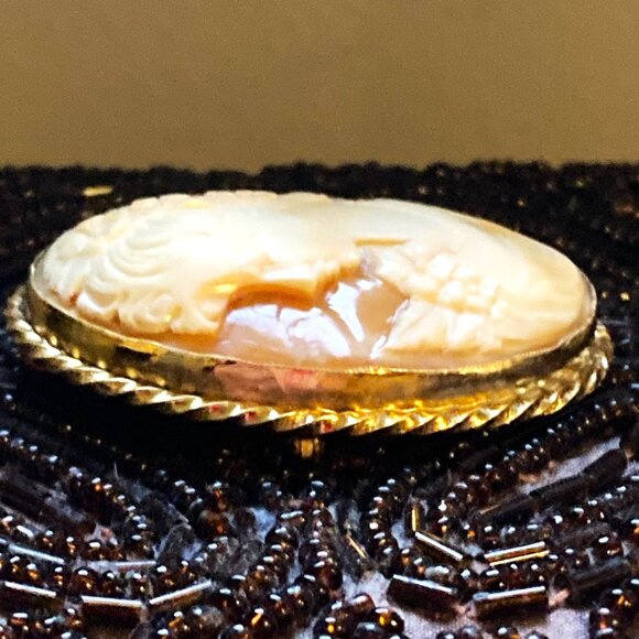 Magnificent left-facing gold-filled shell cameo brooch/pendant - Picture 4 of 8